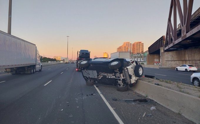 Ontario, Pickering, police, Highway 401. Whites Road, transport truck, train bridge, lanes closed