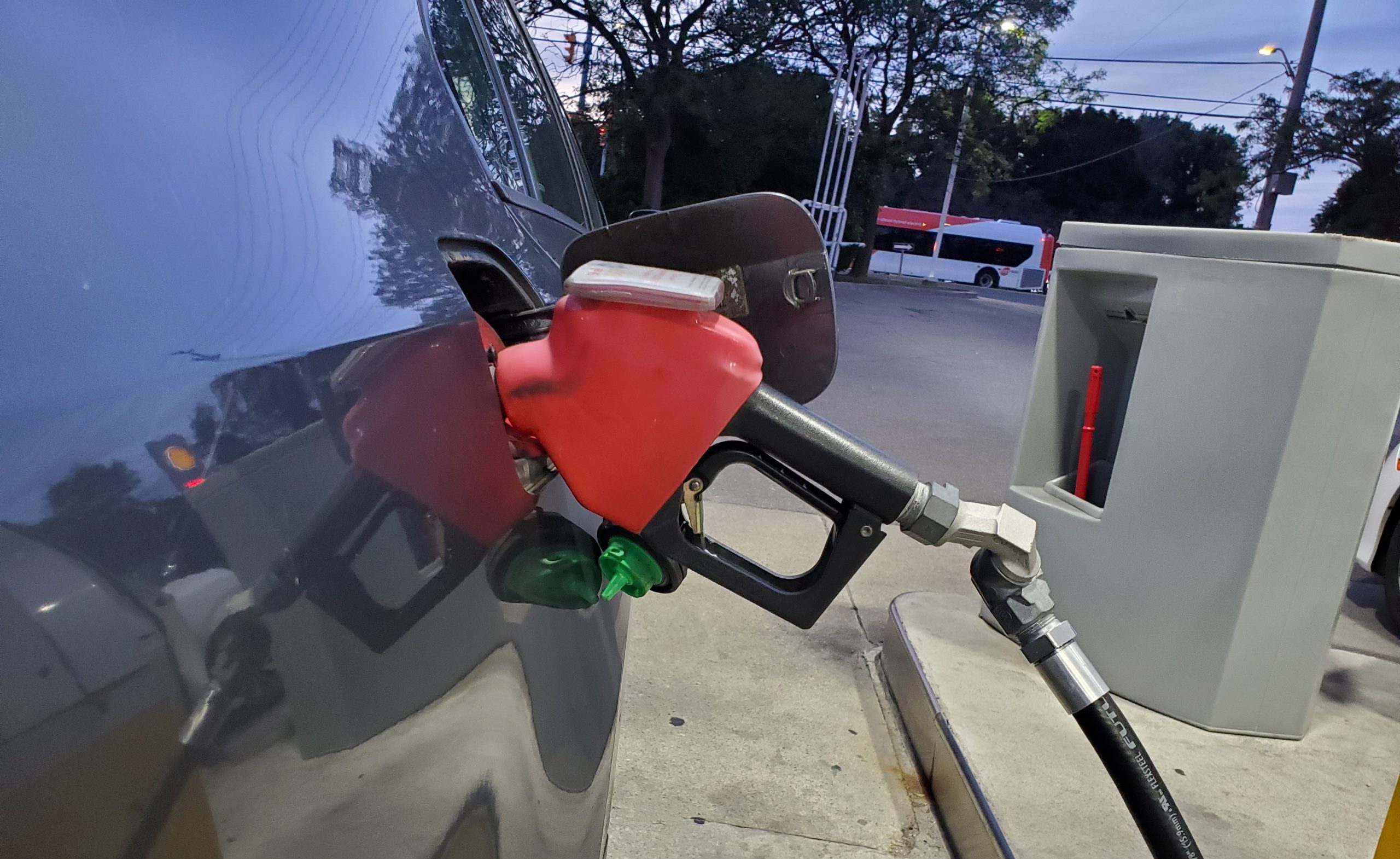 Big drop in gas prices expected overnight in Ontario