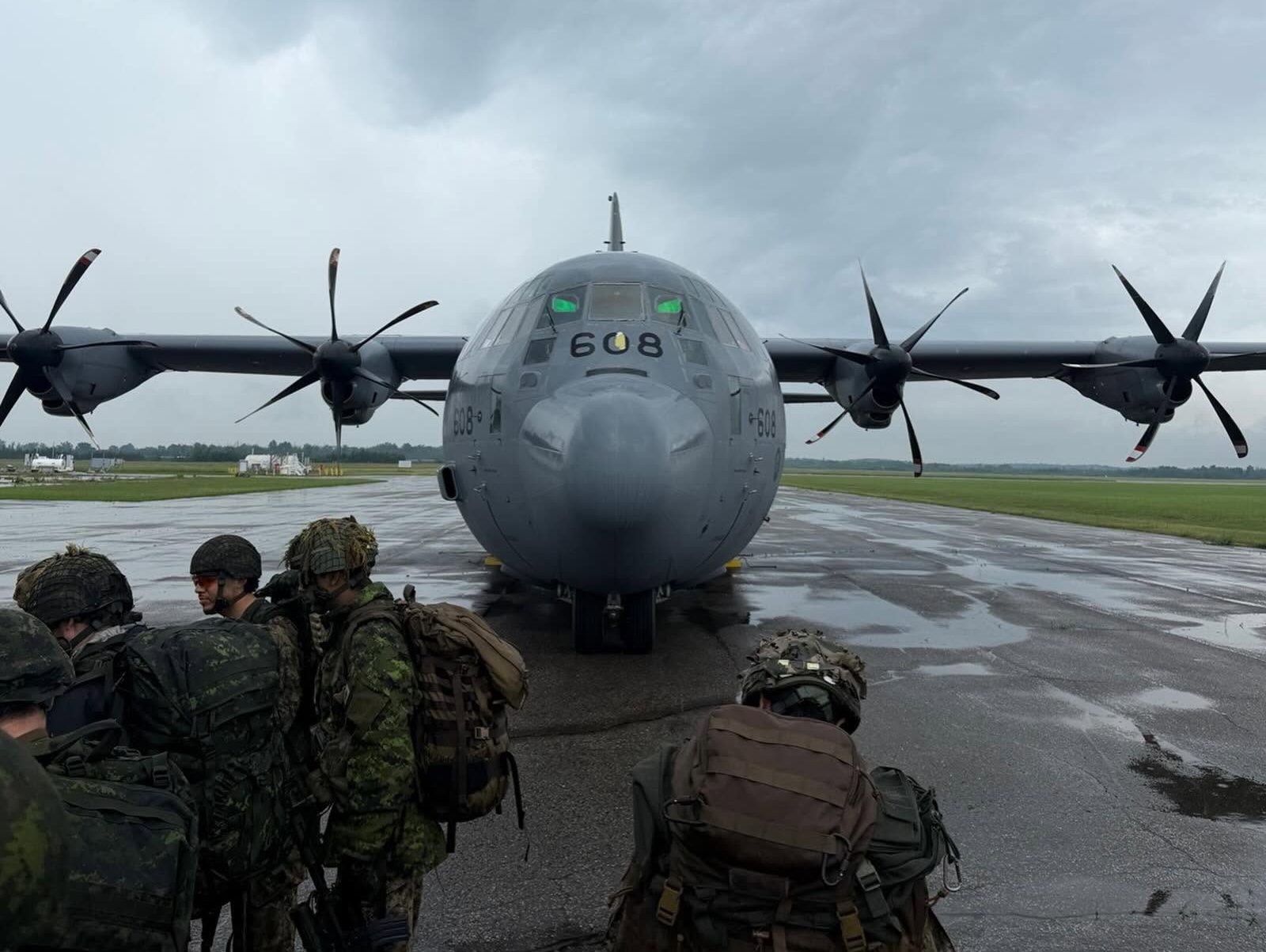 Queen’s Own Rifles and the Ontario Regiment (RCAC) execute an airborne operation at the Canadian Tank Museum in Oshawa