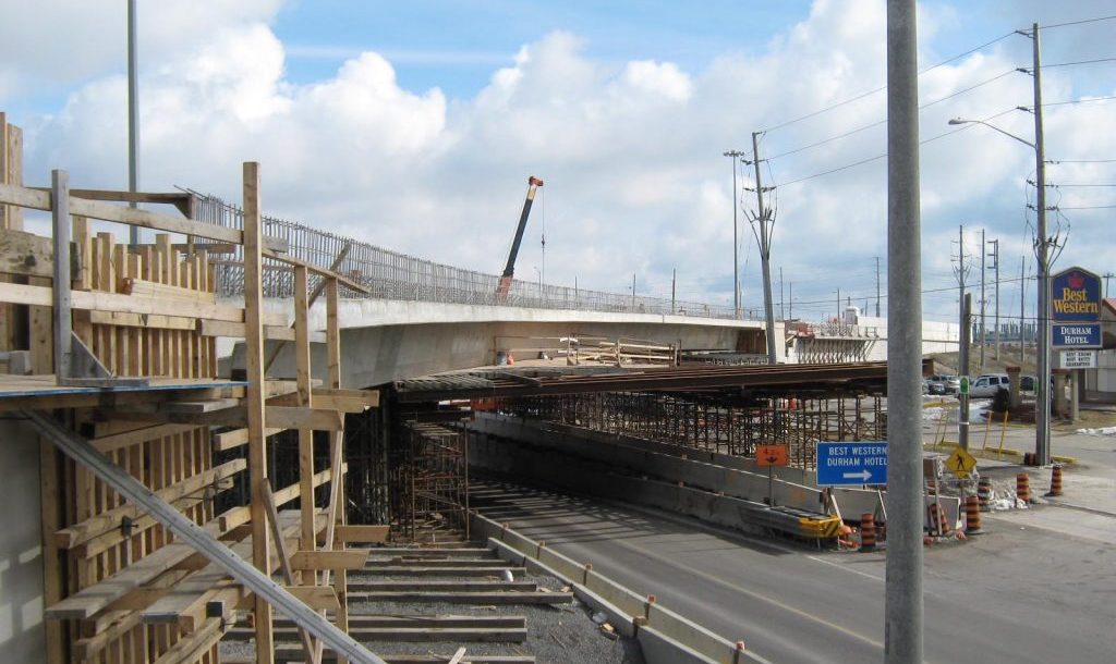 MTO widening Highway 401 in Oshawa
