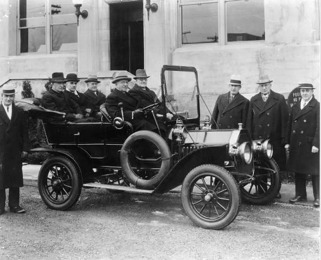 Col. Sam McLaughlin and his executives in a 1908 McLaughlin